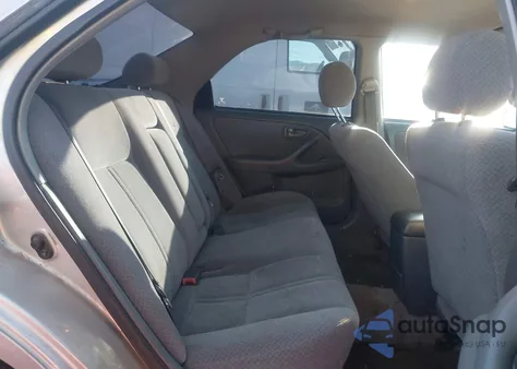 2001 Toyota Camry Le z USA, uszkodzony, nr VIN 4T1BG22K01U105741